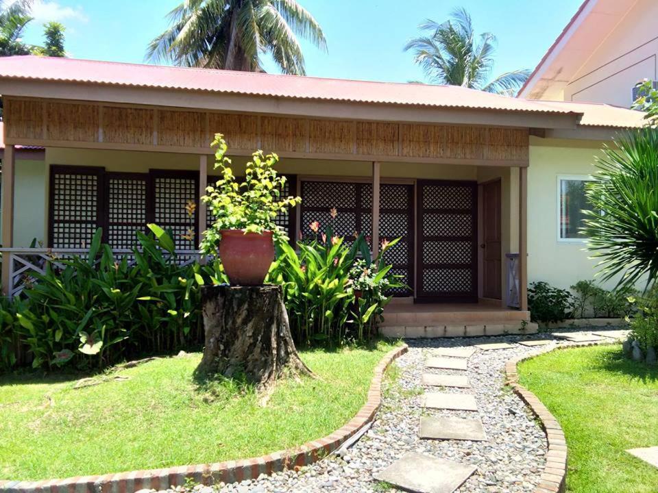 Happy Ripples Beach Resort Mabilao Exterior photo